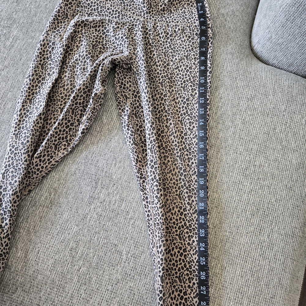 Tasc Active Cropped Leopard Performance Leggings … - image 4